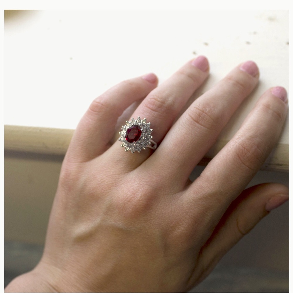 Beautiful Cocktail Ring - Picture 2 of 2